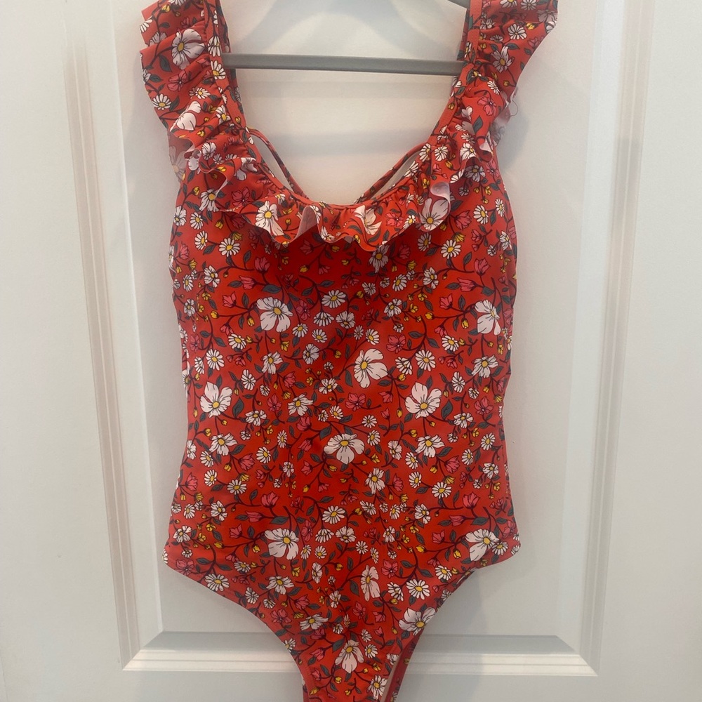 Sugar coast one piece! (target line). Like new!!!